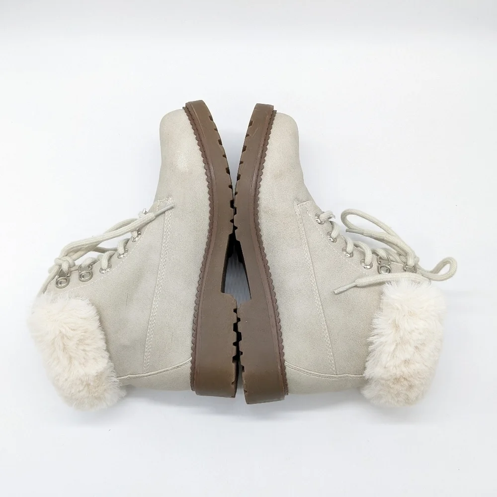 Esprit Chelsea off white faux fur lace up boot 7.5